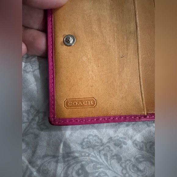 Pre loved. Coach Signature Collection Bi-Fold Compact Wallet pink - Picture 5 of 16
